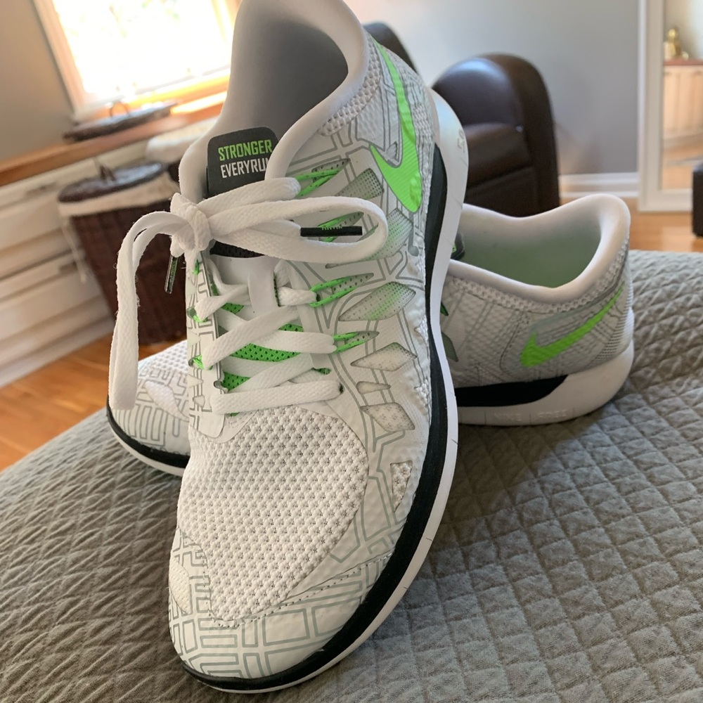 ***BRAND NEW Nike Free run WMS size 9.5
